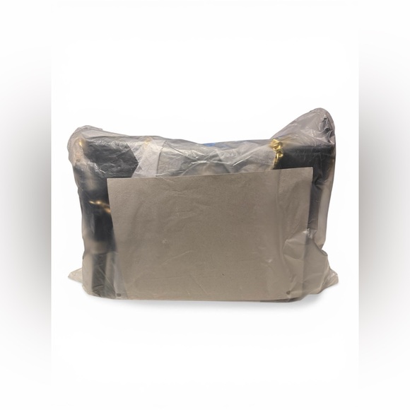 New-Gloria Vanderbilt Black Pebbled Shoulder Tote with Gold Chain Straps - Picture 5 of 6